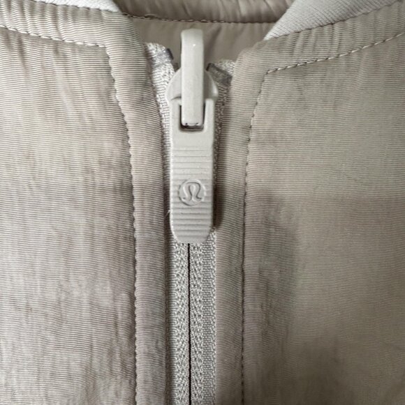 Lululemon Bomber Jacket Womens 8 Pink Lightweight Zip Up Athleisure Running - Picture 4 of 6